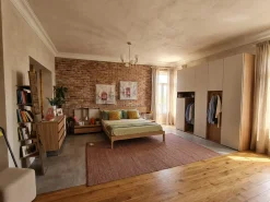 Camera Honey Con Armadio, Letto e Gruppo