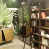 Libreria a giorno con scaletta
