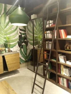 Libreria a giorno con scaletta